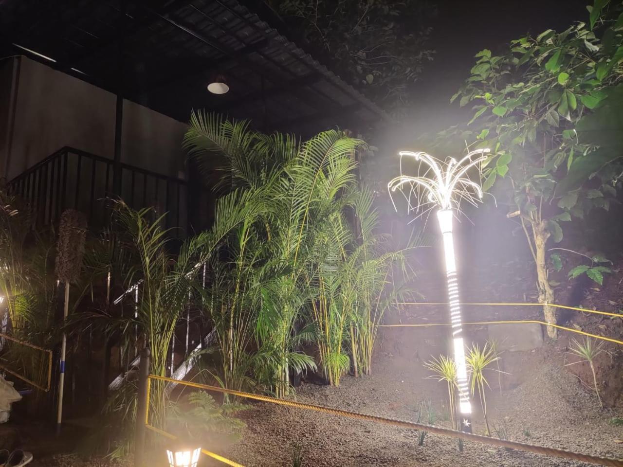 ホテル Misty Rain Estate マディケーリ エクステリア 写真